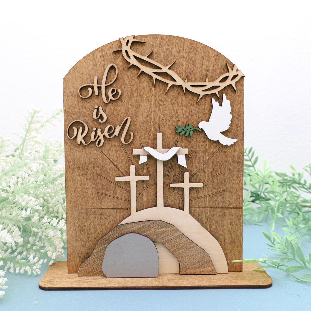 Christianartworkshop "Risen Hope" Set di icone pasquali: espositore decorativo in legno con motivi a croce e tomba - Colore del bosso 2 - image 1