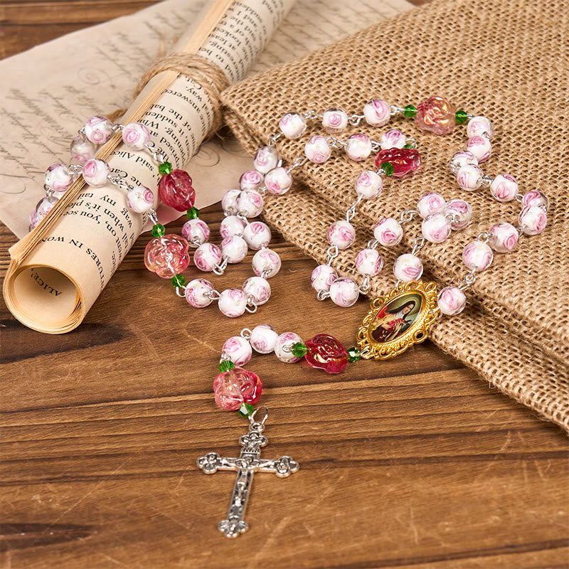 Christianartworkshop Medaglia e Crocifisso di Santa Teresa in rosa e avorio da 8 mm, elegante rosario floreale: abbraccia la grazia e la bellezza della fede - image 3