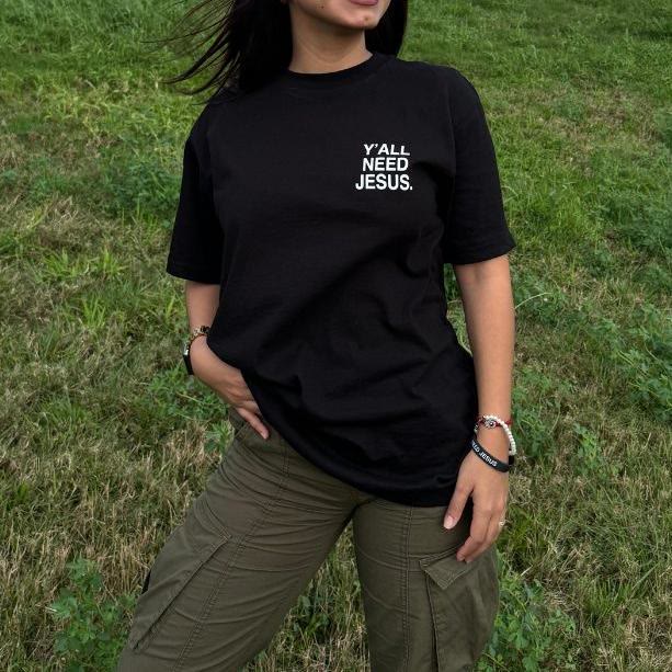 Maglietta "Avete tutti bisogno di Gesù" Christianartworkshop - image 3
