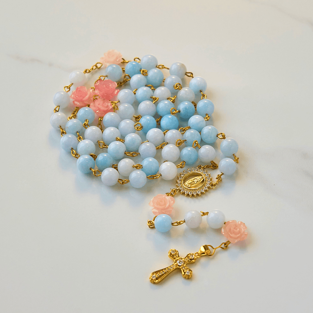 Christianartworkshop Rosario fatto a mano con perle di calcedonio blu acquamarina da 8 mm e crocifisso della Madonna di Guadalupe - image 1