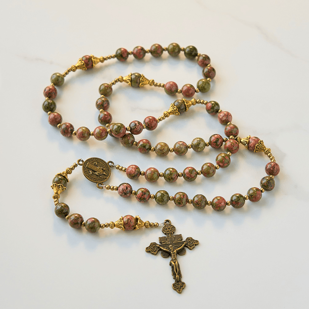 Christianartworkshop Rosario di San Benedetto e Crocifisso in pietra di crisocolla da 8 mm fatto a mano - Realizzato in esclusiva per la preghiera sacra - San Benedetto e Crocifisso - image 0