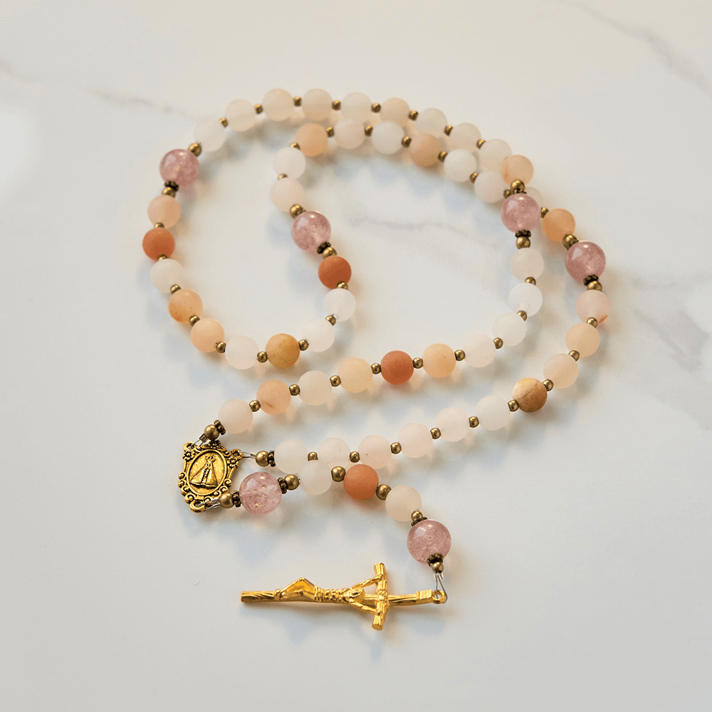 Christianartworkshop Rosario fatto a mano con la Madonna e il Crocifisso in avventurina rosa e quarzo fragola da 8 mm - Avventurina rosa - image 0
