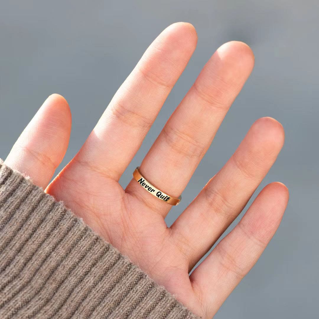 Anello minimalista "Never Quit" con croce in argento 925 Christianartworkshop : un simbolo di fede e di elevazione - Oro - US 10 - image 0