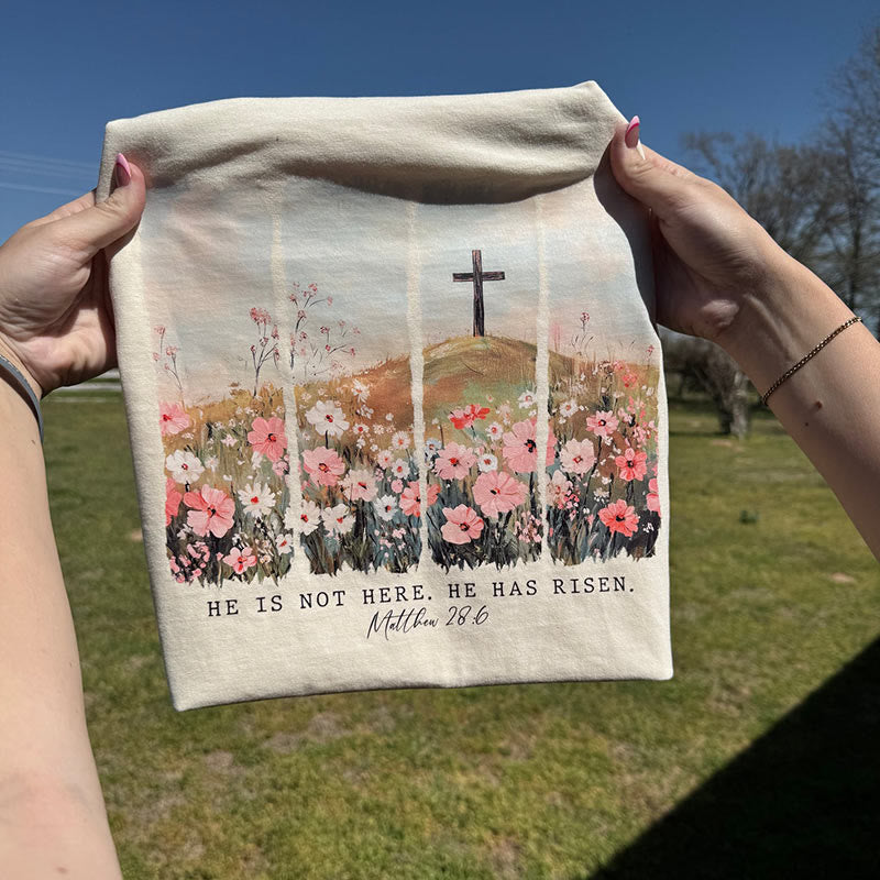 Christianartworkshop Maglietta con croce floreale ispirata alla fede "È risorto" - image 1