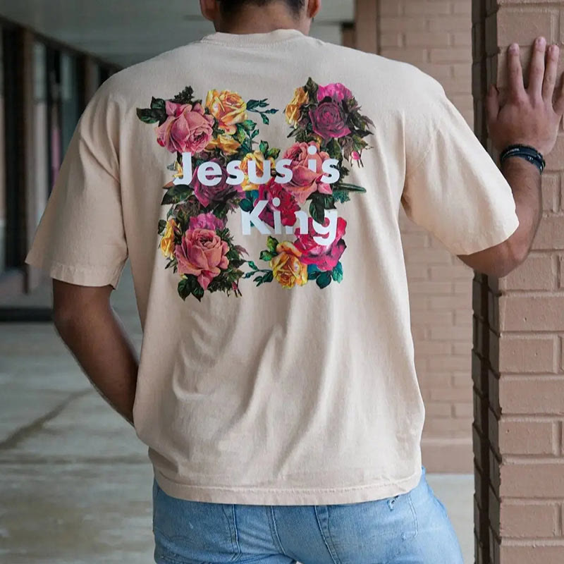 Christianartworkshop Maglietta cristiana con decorazioni floreali "Gesù è il Re"  - image 11