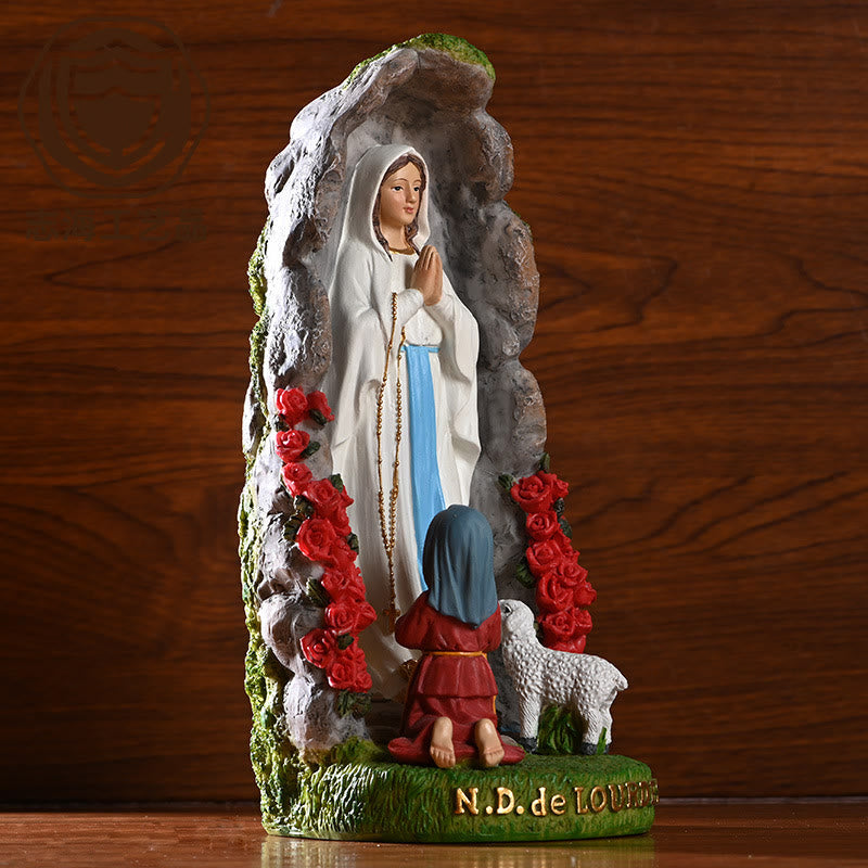 Christianartworkshop Decorazione da tavolo in resina raffigurante la Madonna di Lourdes e l'Agnello - image 1
