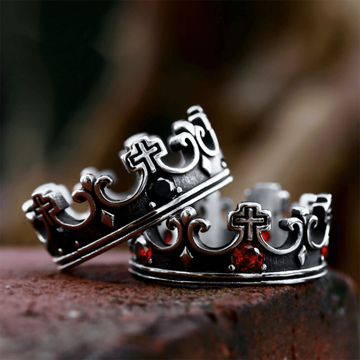 Christianartworkshop 4colors Anello con croce The Crown of Faith - Pietre preziose rosse incastonate Design divino per credenti - image 0