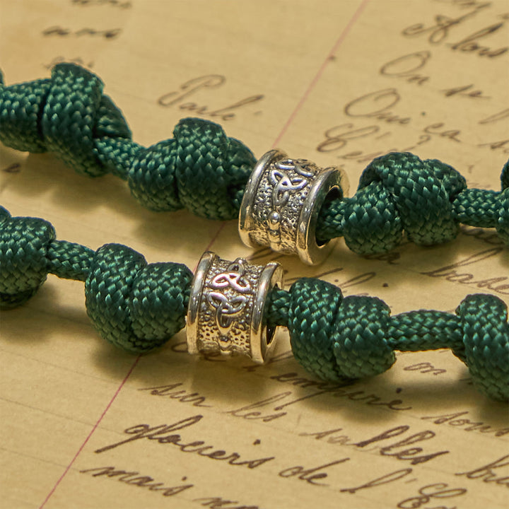 Christianartworkshop FEDE IN PREGHIERA: Rosario annodato in paracord fatto a mano con medaglia di San Patrizio, verde scuro - image 6