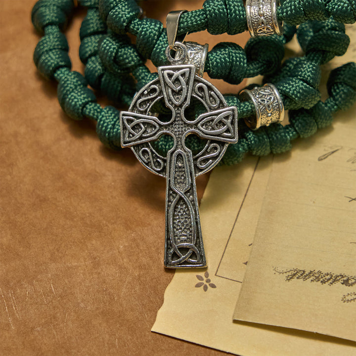 Christianartworkshop FEDE IN PREGHIERA: Rosario annodato in paracord fatto a mano con medaglia di San Patrizio, verde scuro - image 7