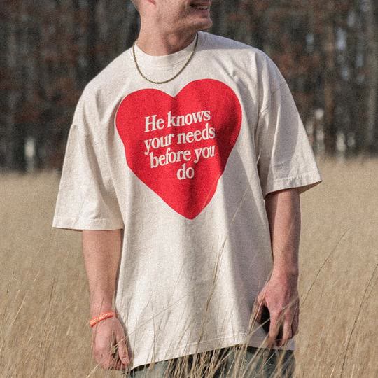 Maglietta "Lui conosce i tuoi bisogni prima di te" di Christianartworkshop - image 4