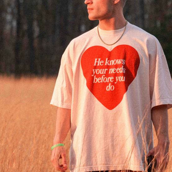 Maglietta "Lui conosce i tuoi bisogni prima di te" di Christianartworkshop - image 8