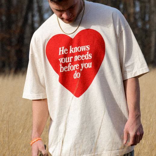 Maglietta "Lui conosce i tuoi bisogni prima di te" Christianartworkshop - image 2