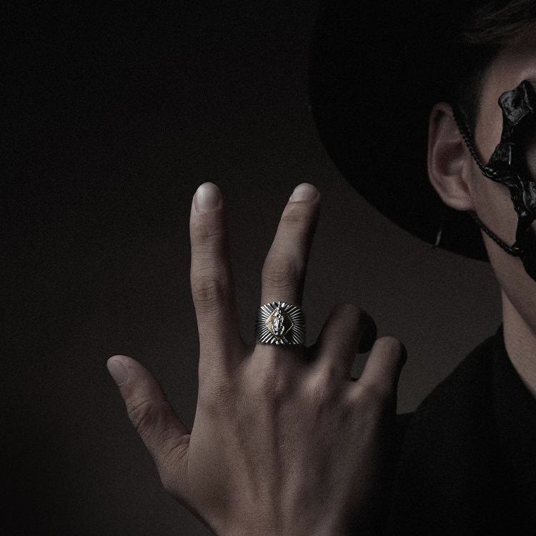 Christianartworkshop Anello classico e vintage in argento sterling 925 con la Madonna - Nella devozione, trova una speranza senza limiti - image 1