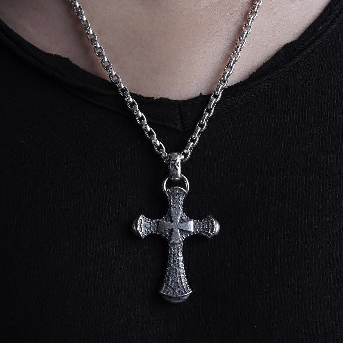 Collana con crocifisso classica e vintage in argento sterling 925 Christianartworkshop : fusione di estetica storica e artigianato moderno - image 1