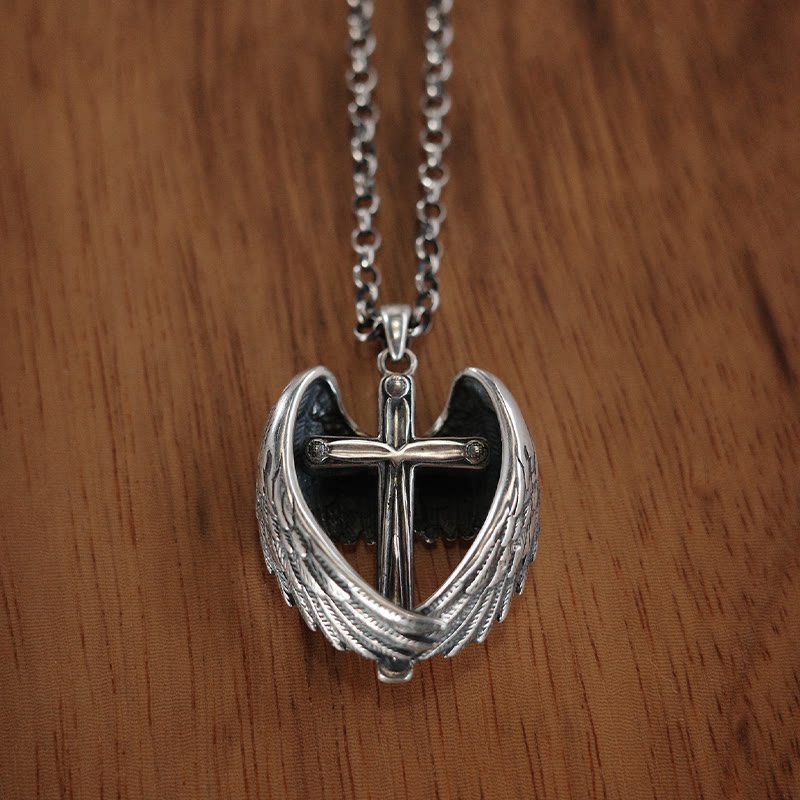 Collana con croce in argento sterling 925 con ali d'angelo Christianartworkshop : incarnazione della fede e della grazia celeste - image 6