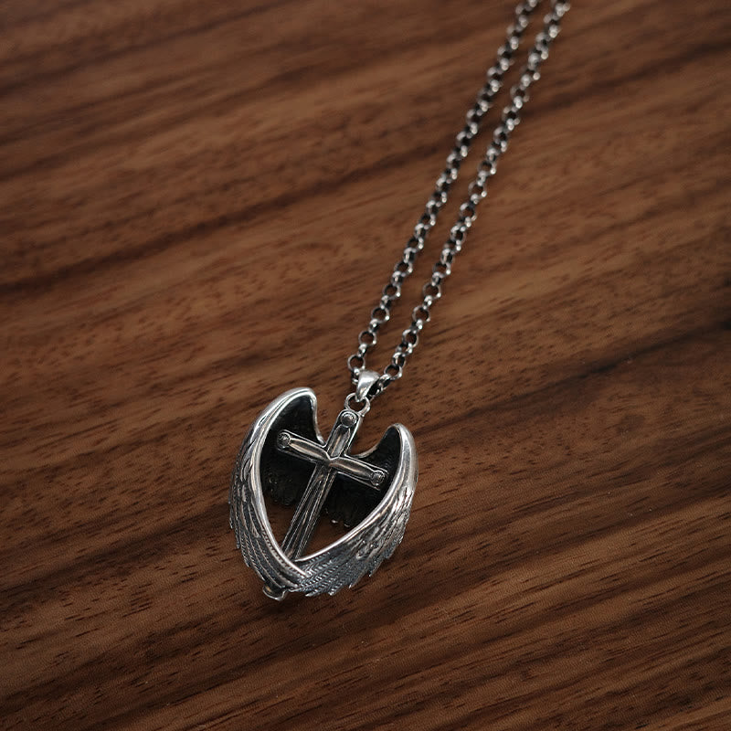 Collana con croce in argento sterling 925 con ali d'angelo Christianartworkshop : incarnazione della fede e della grazia celeste - image 6