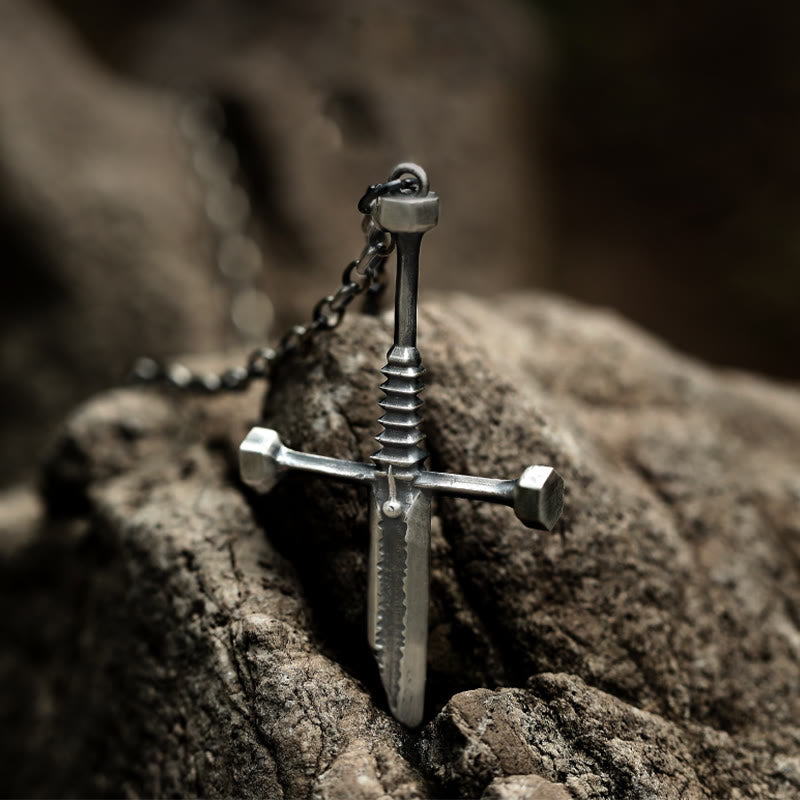 Collana con croce e spada spezzata in argento sterling 999 Christianartworkshop : una dichiarazione audace di resilienza e stile - image 6