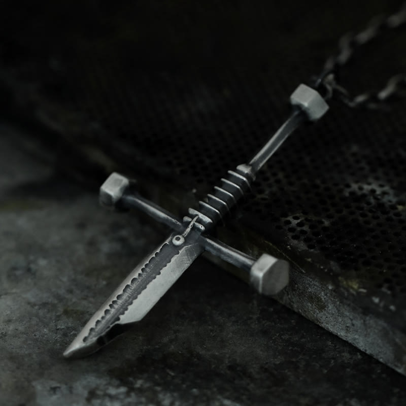 Collana con croce e spada spezzata in argento sterling 999 Christianartworkshop : una dichiarazione audace di resilienza e stile - image 3
