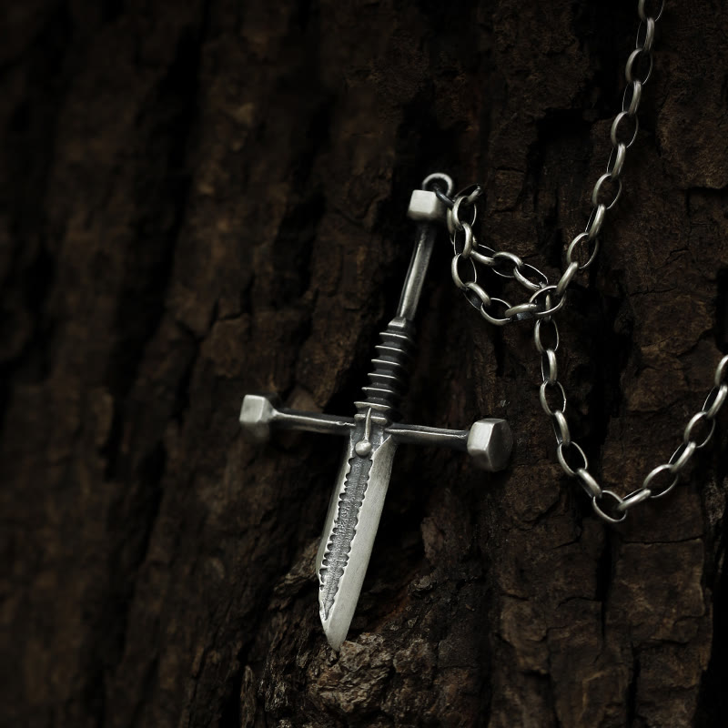 Collana con croce e spada spezzata in argento sterling 999 Christianartworkshop : una dichiarazione audace di resilienza e stile - image 4
