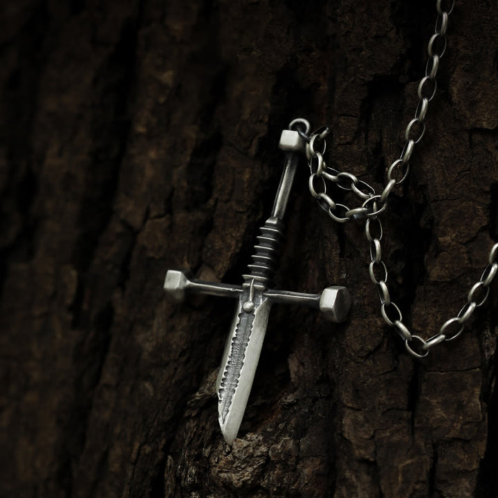 Collana con croce e spada spezzata in argento sterling 999 Christianartworkshop : una dichiarazione audace di resilienza e stile - image 4