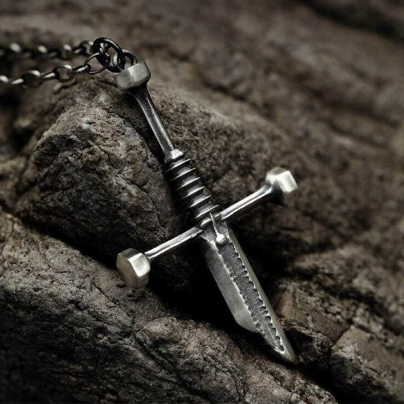 Collana con croce e spada spezzata in argento sterling 999 Christianartworkshop : una dichiarazione audace di resilienza e stile - Argento Sterling 999 - image 0