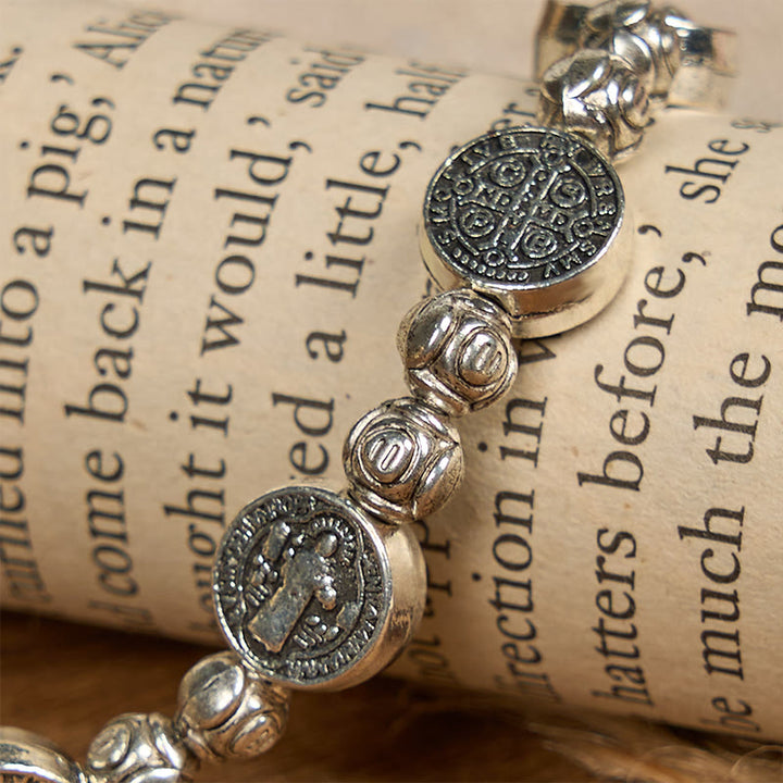 Bracciale con crocifisso di San Benedetto e rosa Christianartworkshop : accessorio cristiano senza tempo per l'espressione quotidiana della fede - image 6