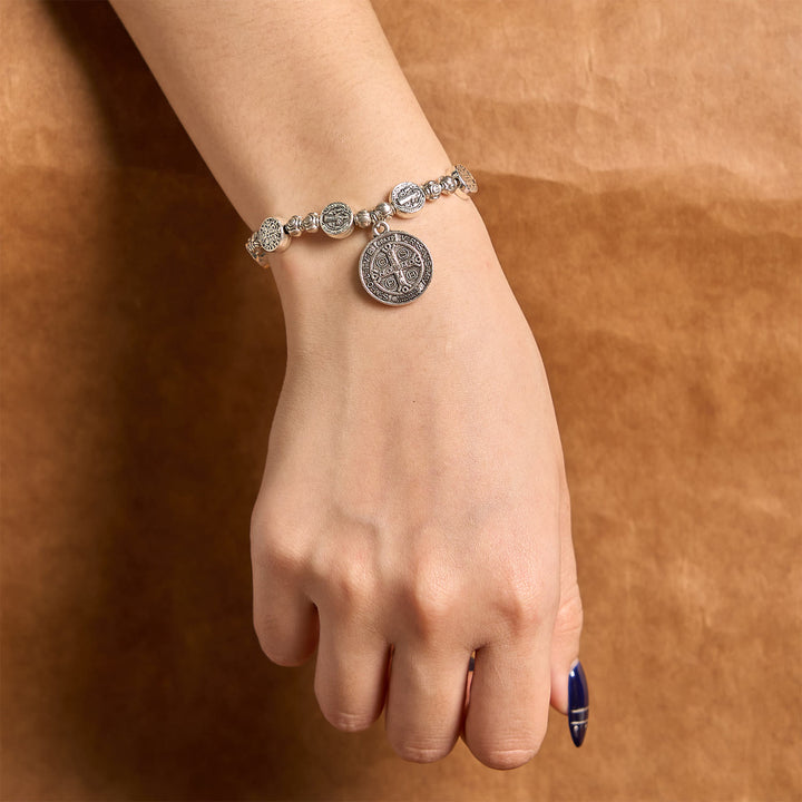 Bracciale con crocifisso di San Benedetto e rosa Christianartworkshop : accessorio cristiano senza tempo per l'espressione quotidiana della fede - image 1