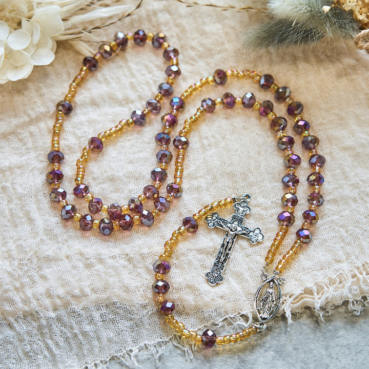 Christianartworkshop Crocifisso fatto a mano in cristallo viola e vetro Rosario della Madonna con perline della Divina Grazia - image 2