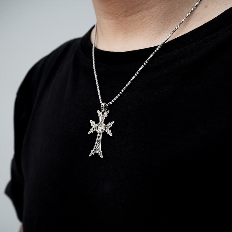 Collana con crocifisso celtico in argento sterling 925 Christianartworkshop : un mix senza tempo di fede e arte - image 1
