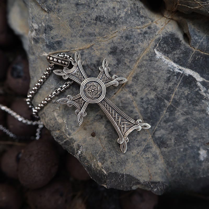 Collana con crocifisso celtico in argento sterling 925 Christianartworkshop : un mix senza tempo di fede e arte - image 4