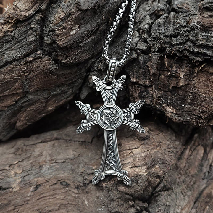 Collana con crocifisso celtico in argento sterling 925 Christianartworkshop : un mix senza tempo di fede e arte - image 5