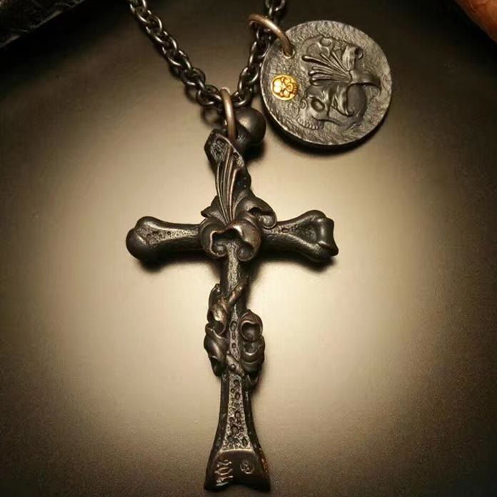 Collana con croce e fiore in argento sterling 925 Christianartworkshop : la confluenza del fascino retrò e delle immagini divine - Argento Sterling 925 - image 0