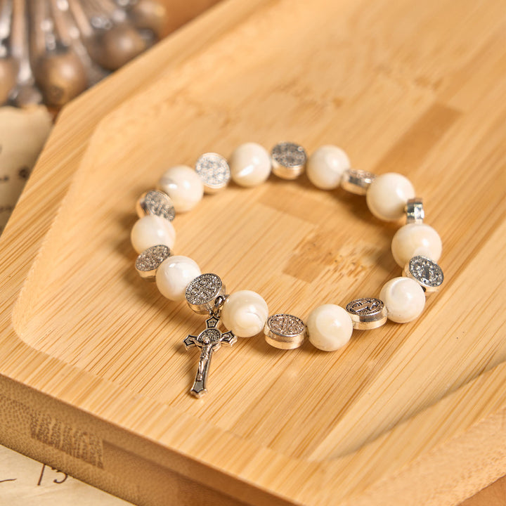 Bracciale con crocifisso di perline bianche Christianartworkshop : un elegante simbolo di devozione - Bianco - image 0
