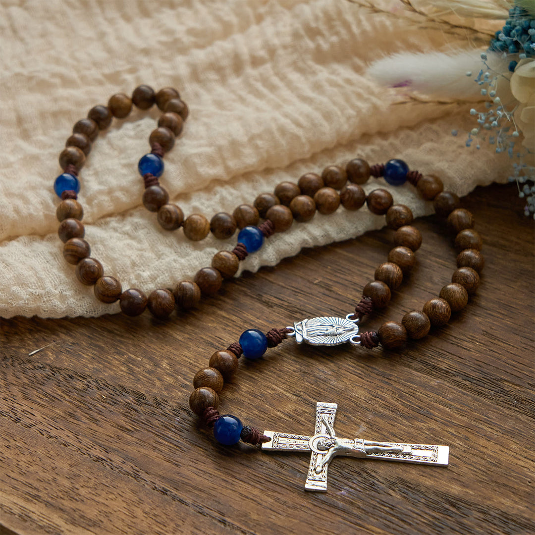 Christianartworkshop Rosario fatto a mano in legno di sandalo dorato con la Madonna di Guadalupe: una fedele compagna - image 6