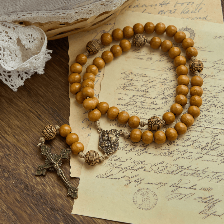 Christianartworkshop Sacra Famiglia e Crocifisso in perline di legno d'ulivo da 10 mm, Rosario fatto a mano per la preghiera sacra - image 4