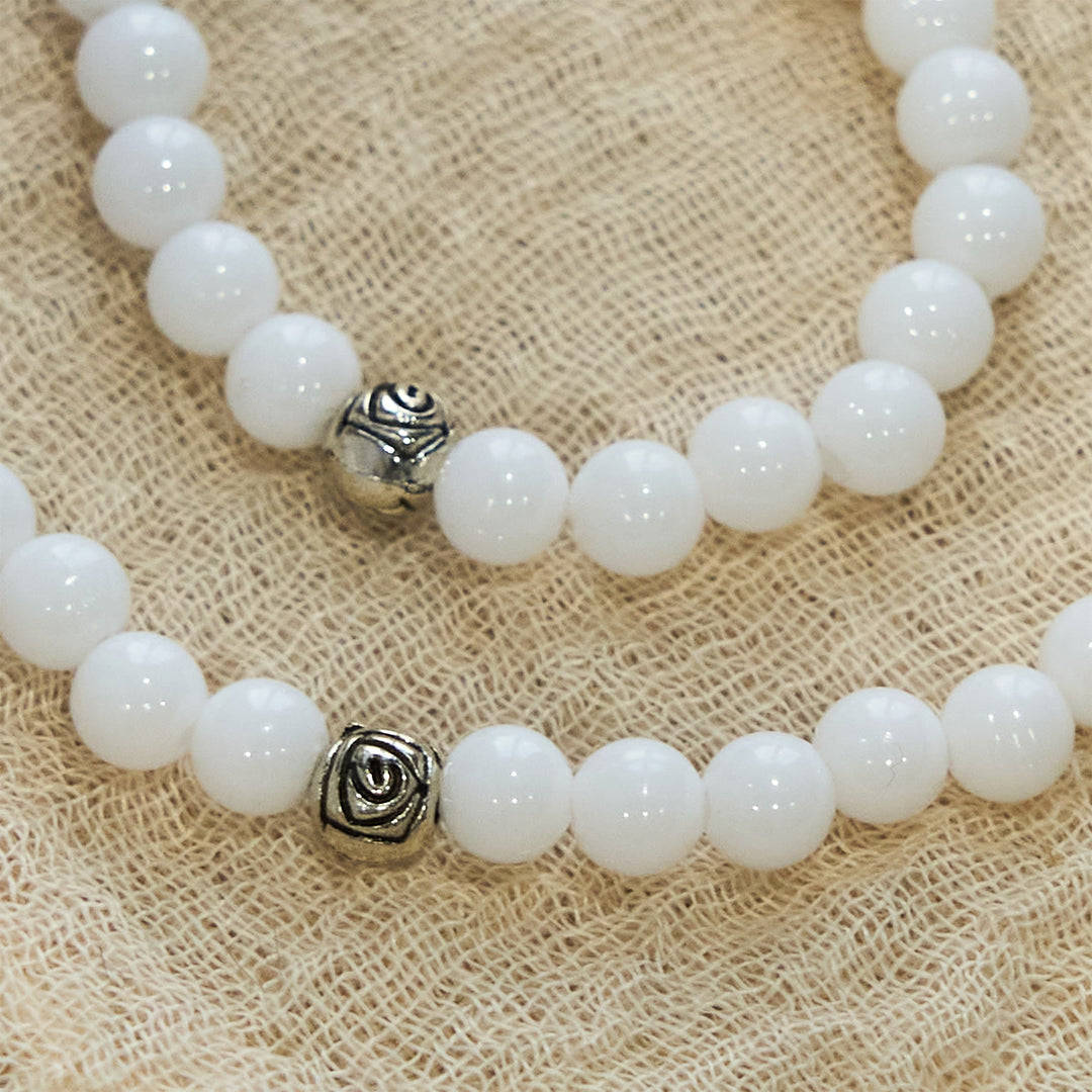 Bracciale rosario con medaglia miracolosa e crocifisso di perline bianche da 6 mm Christianartworkshop : un simbolo di fede - image 5