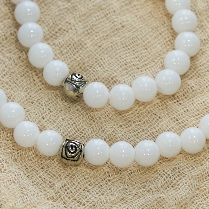 Bracciale rosario con medaglia miracolosa e crocifisso di perline bianche da 6 mm Christianartworkshop : un simbolo di fede - image 5