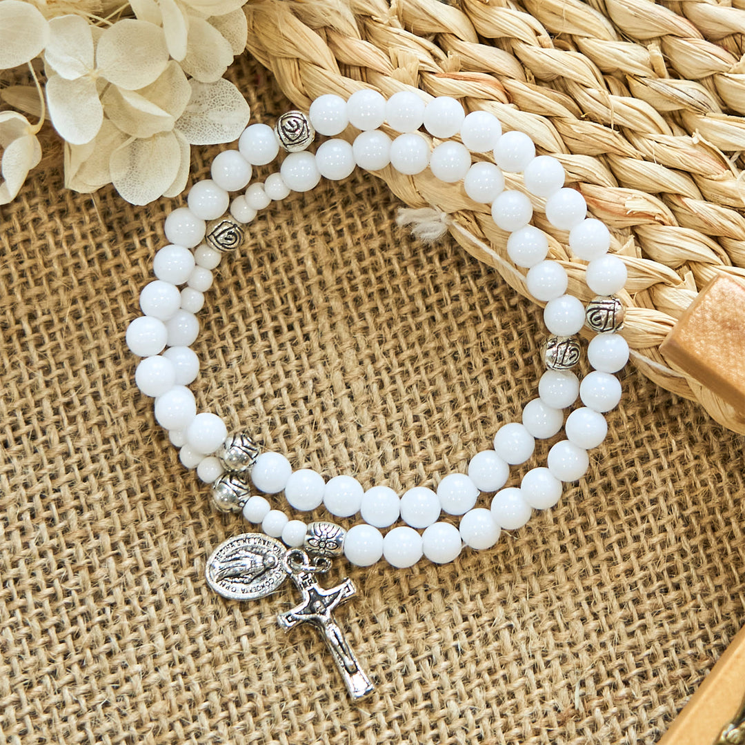 Bracciale rosario con medaglia miracolosa e crocifisso di perline bianche da 6 mm Christianartworkshop : un simbolo di fede - Crocifisso e medaglia miracolosa - image 0