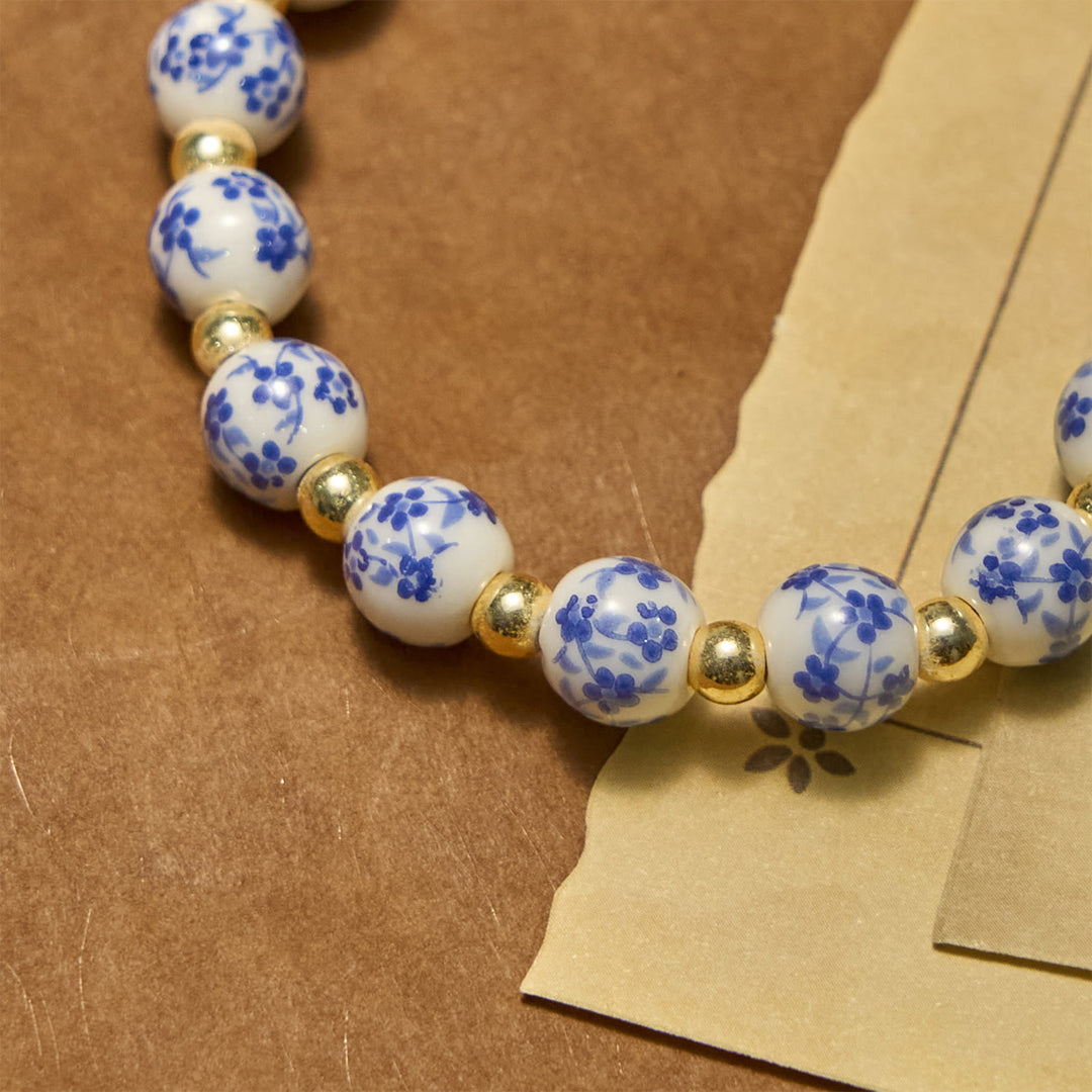 Bracciale con medaglia e croce della Madonna Christianartworkshop ispirato ai fiori: la fede incontra lo stile - image 5