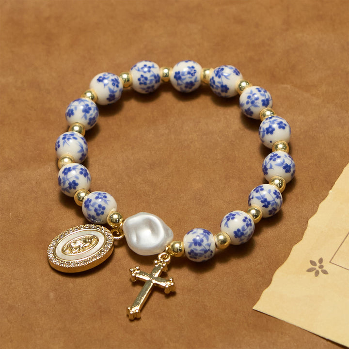 Bracciale con medaglia e croce della Madonna Christianartworkshop ispirato ai fiori: la fede incontra lo stile - image 1