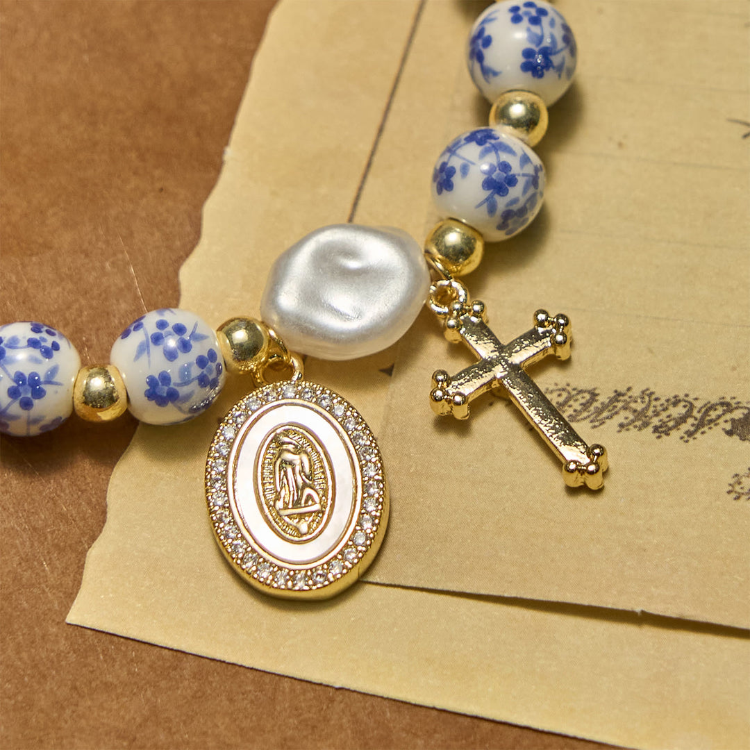Bracciale con medaglia e croce della Madonna Christianartworkshop ispirato ai fiori: la fede incontra lo stile - image 4