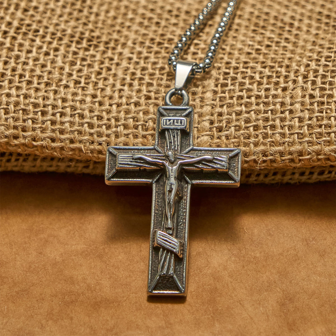 Collana con ciondolo crocifisso in stile classico retrò Christianartworkshop : un emblema fedele - image 2