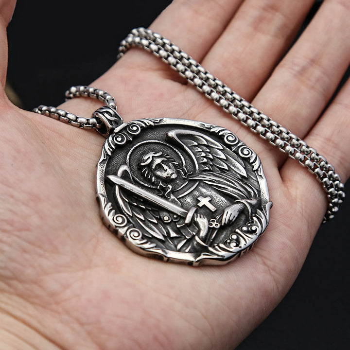 Collana con ciondolo a forma di croce e ali d'angelo in acciaio inossidabile Christianartworkshop - image 2