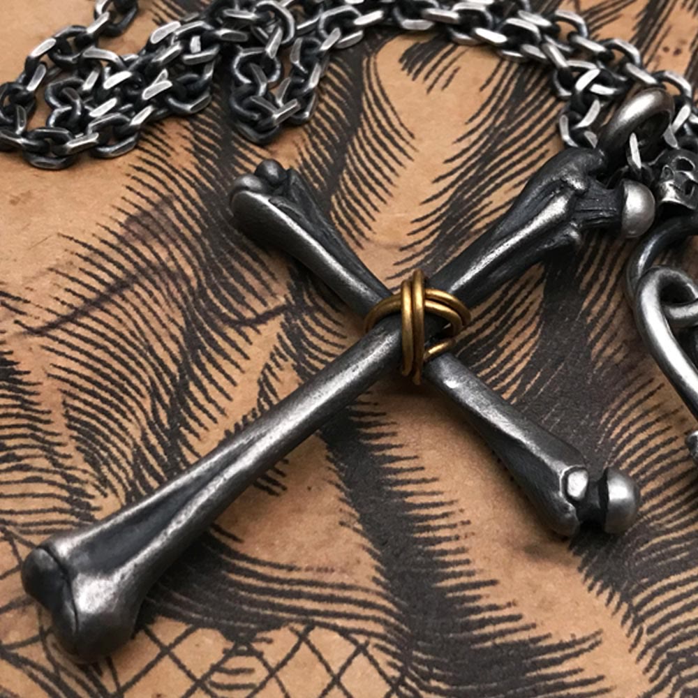 Christianartworkshop Collana minimalista con croce e osso in argento sterling 925: emblema religioso della spiritualità moderna - image 1