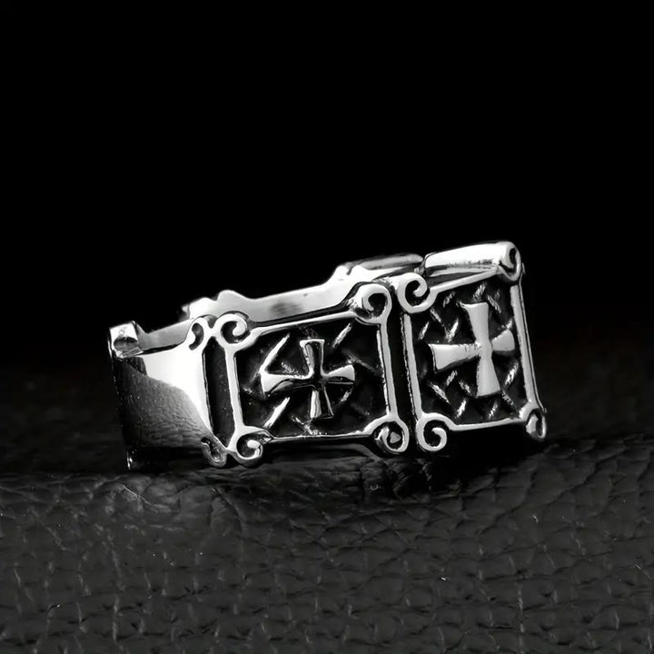 Christianartworkshop Croce con pietre preziose rosse e nere - Anello di coppia decorato: un simbolo di fede e stile - image 8