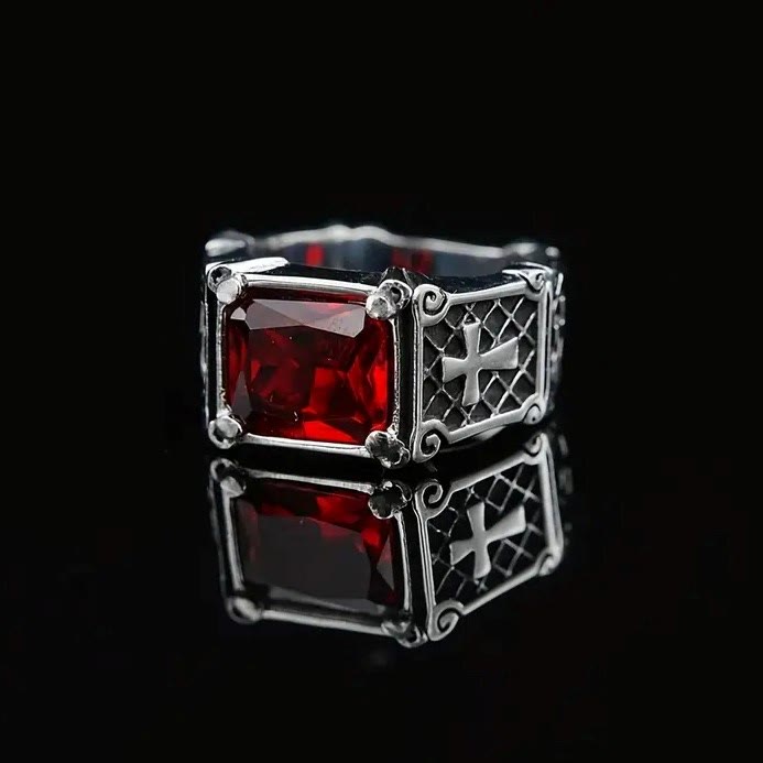 Christianartworkshop Croce con pietre preziose rosse e nere - Anello di coppia decorato: un simbolo di fede e stile - image 2