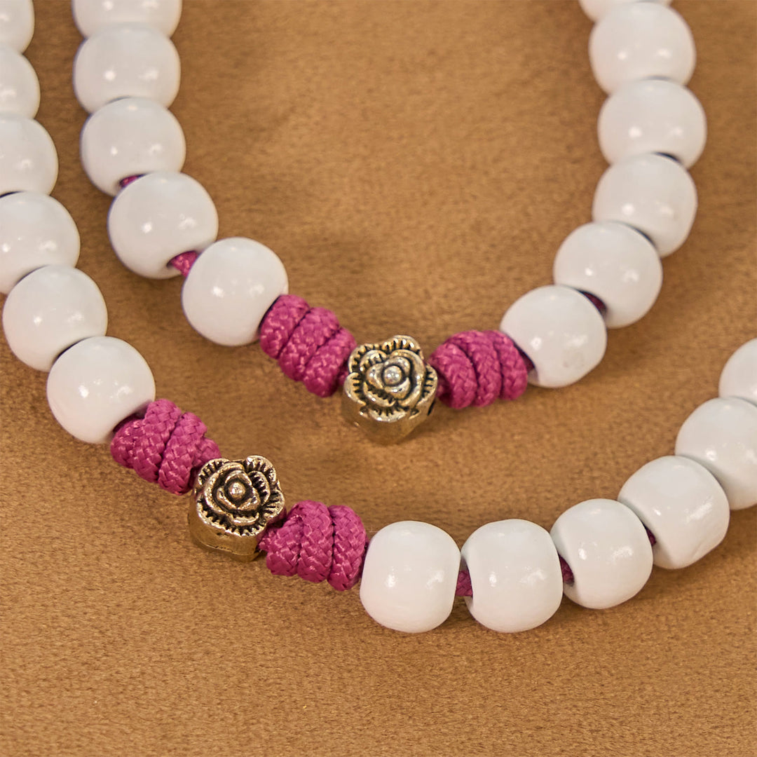 Christianartworkshop Grace - Rosario infuso: Rosario fatto a mano con perline bianche, medaglia di Maria e accenti floreali - image 4