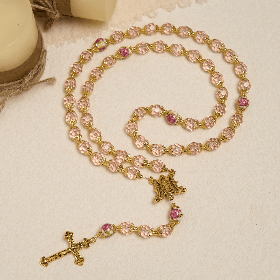 Christianartworkshop Rosario con perline di cristallo rosa e catena in lega dorata, crocifisso e preghiera della Vergine Maria - image 3