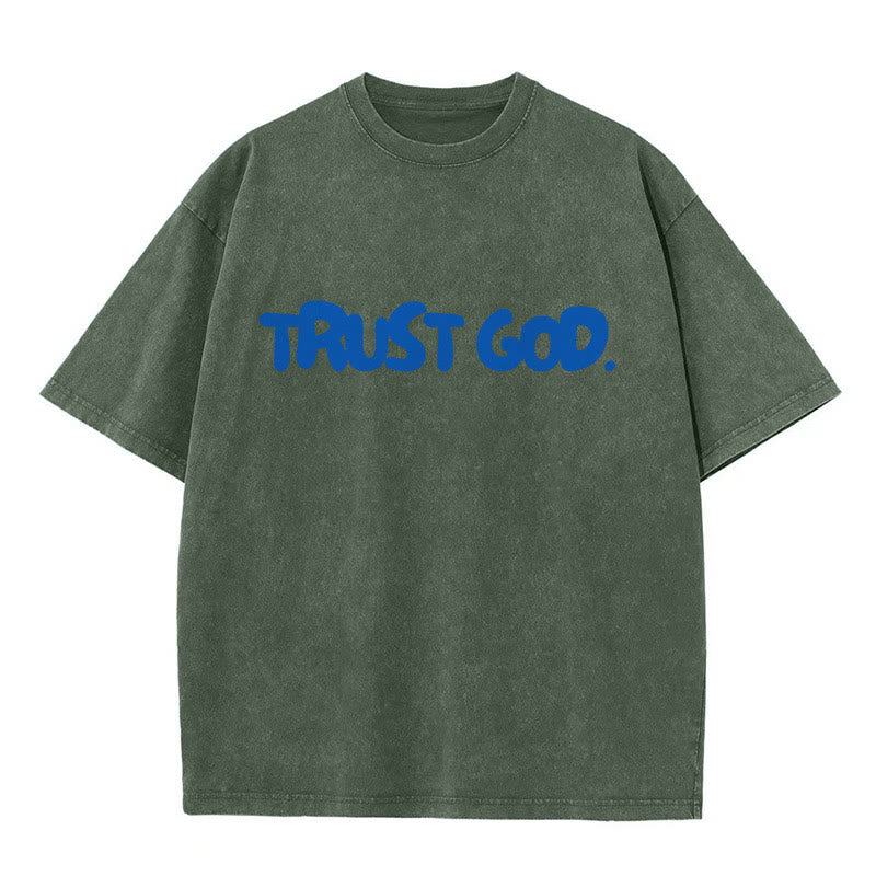 Christianartworkshop Trust In God T-shirt unisex lavata - Verde militare - 5XL - image 7