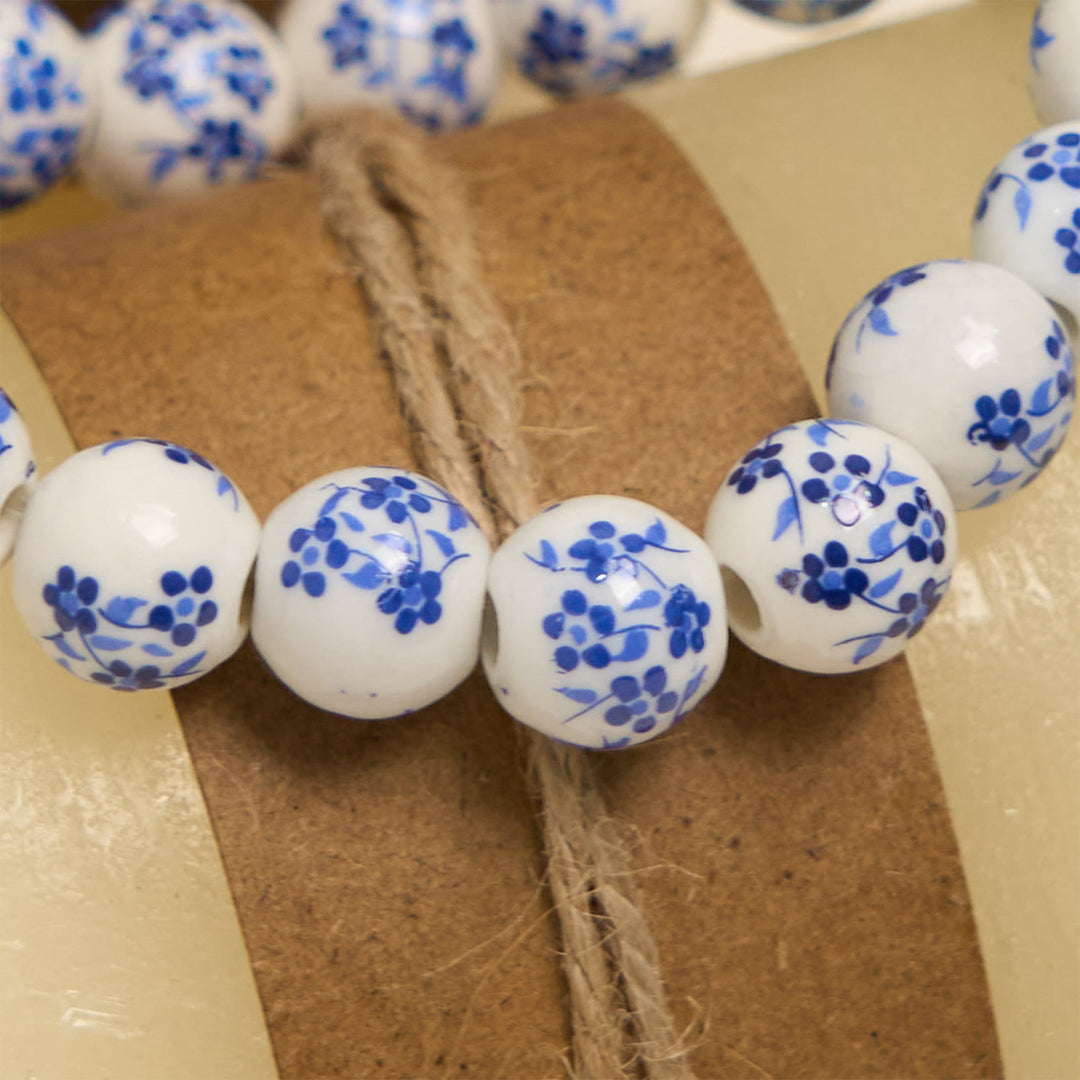 Christianartworkshop Bracciale floreale con perline blu e bianche e medaglia miracolosa - image 5